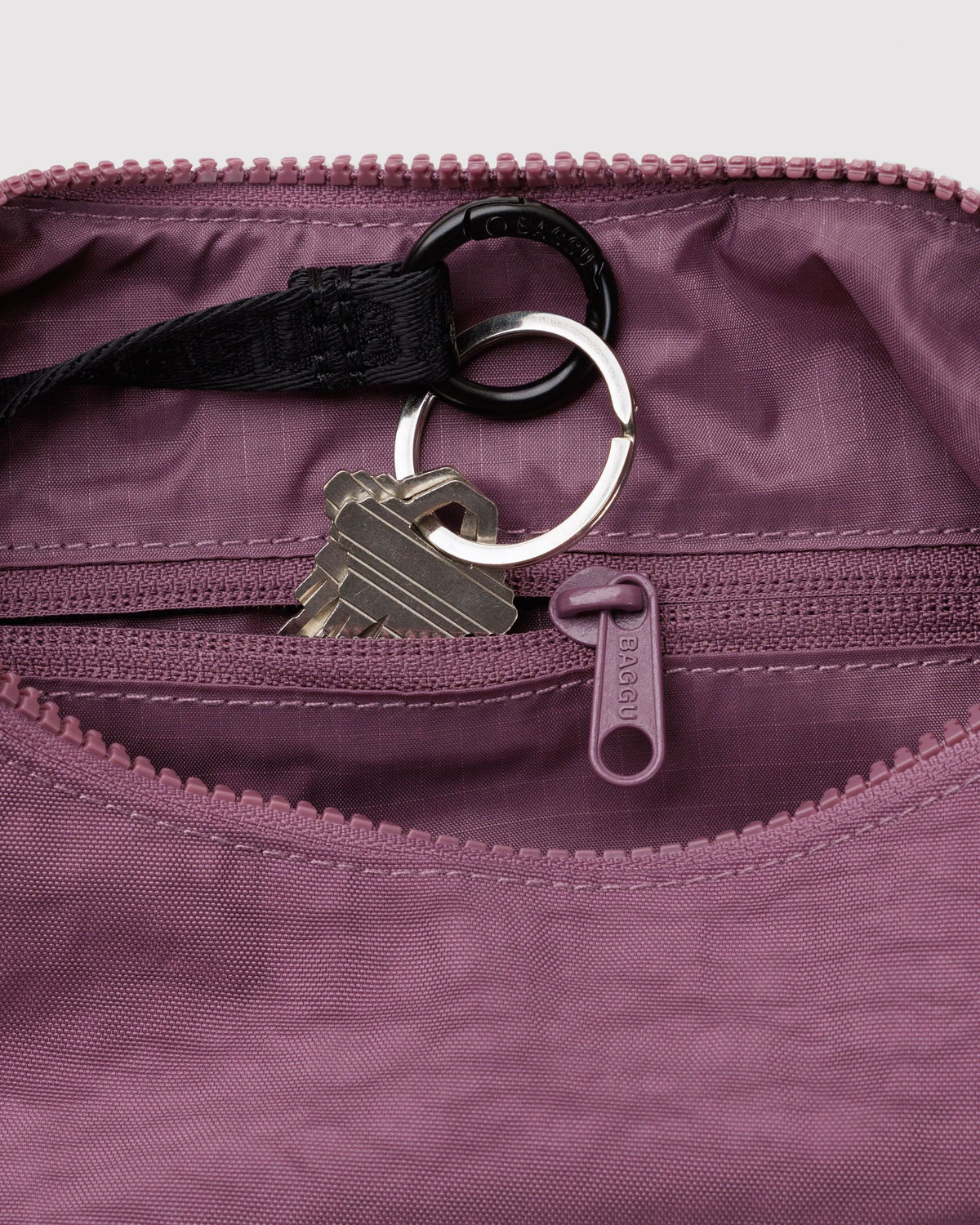 SMALL NYLON CRESCENT BAG - US 7188