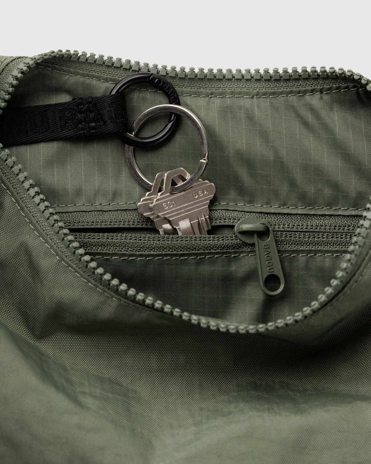 SMALL NYLON CRESCENT BAG - US 9113
