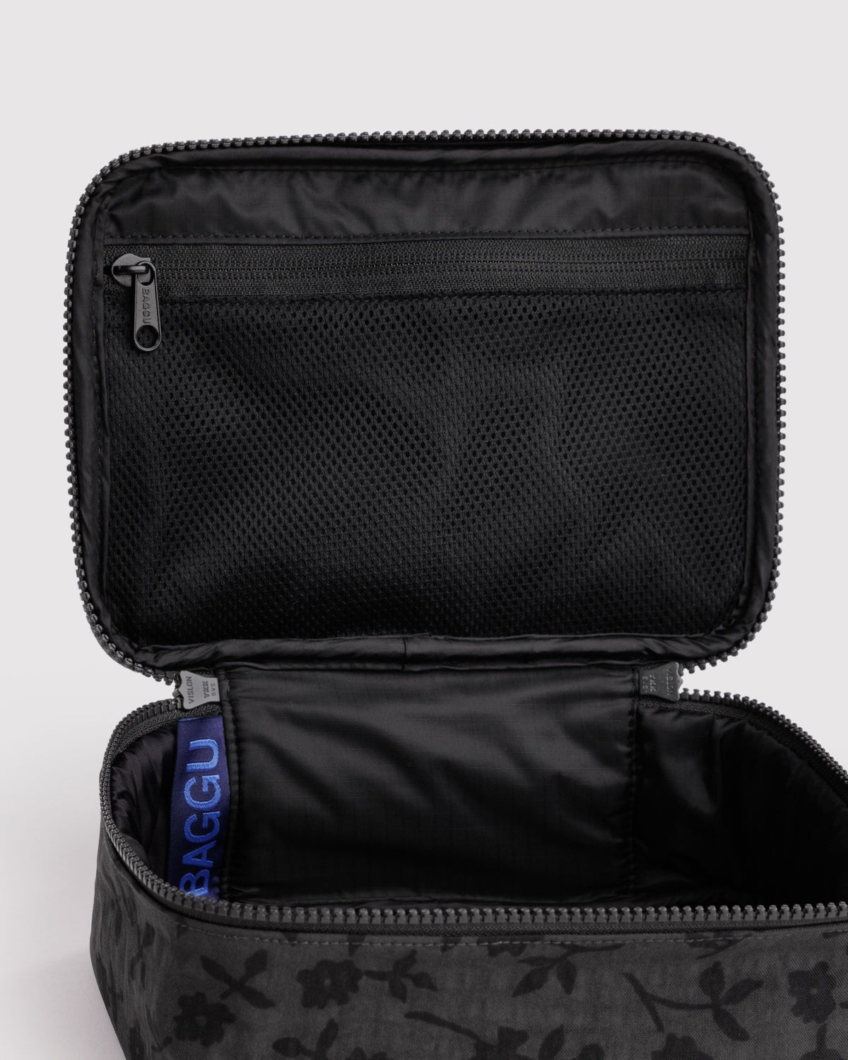 SMALL COSMETIC CASE - US 7841