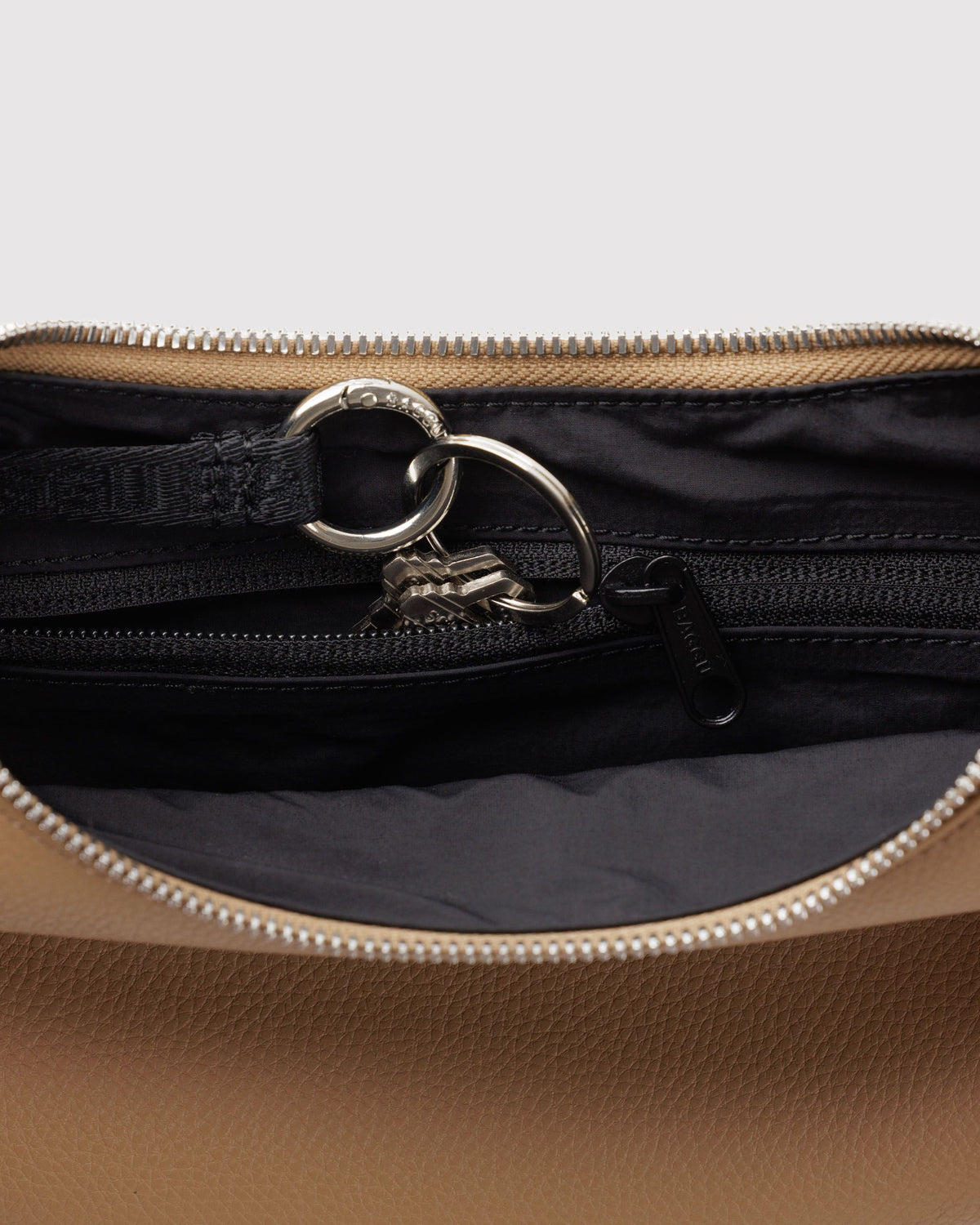 SMALL RECYCLED LEATHER FLAT CRESCENT - US 6149