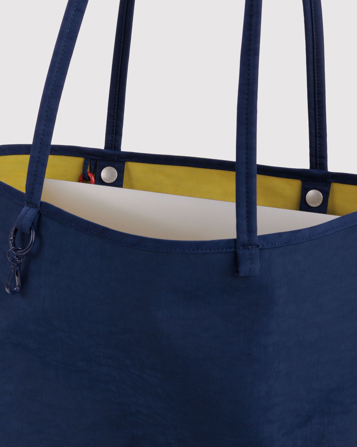 MEDIUM NYLON REVERSIBLE TOTE - US 4841