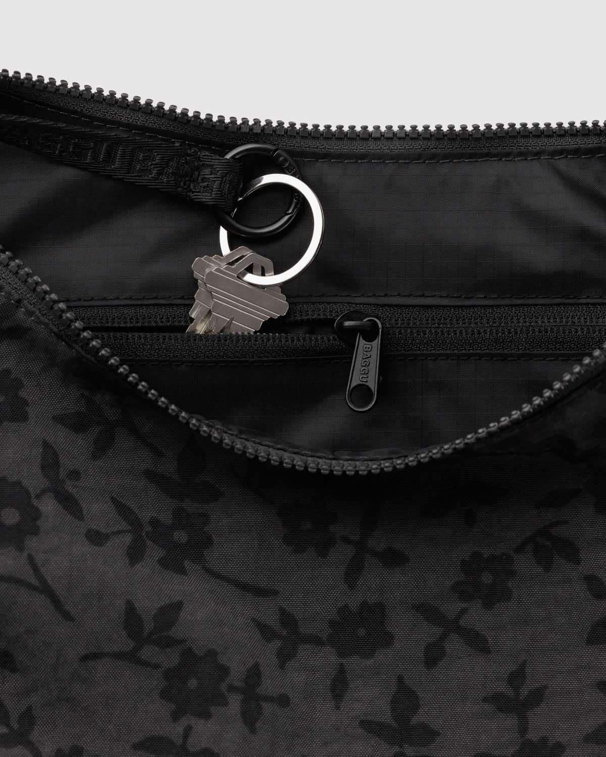 MEDIUM NYLON CRESCENT BAG - US 1417