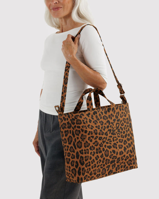 HORIZONTAL ZIP DUCK BAG - US 7155