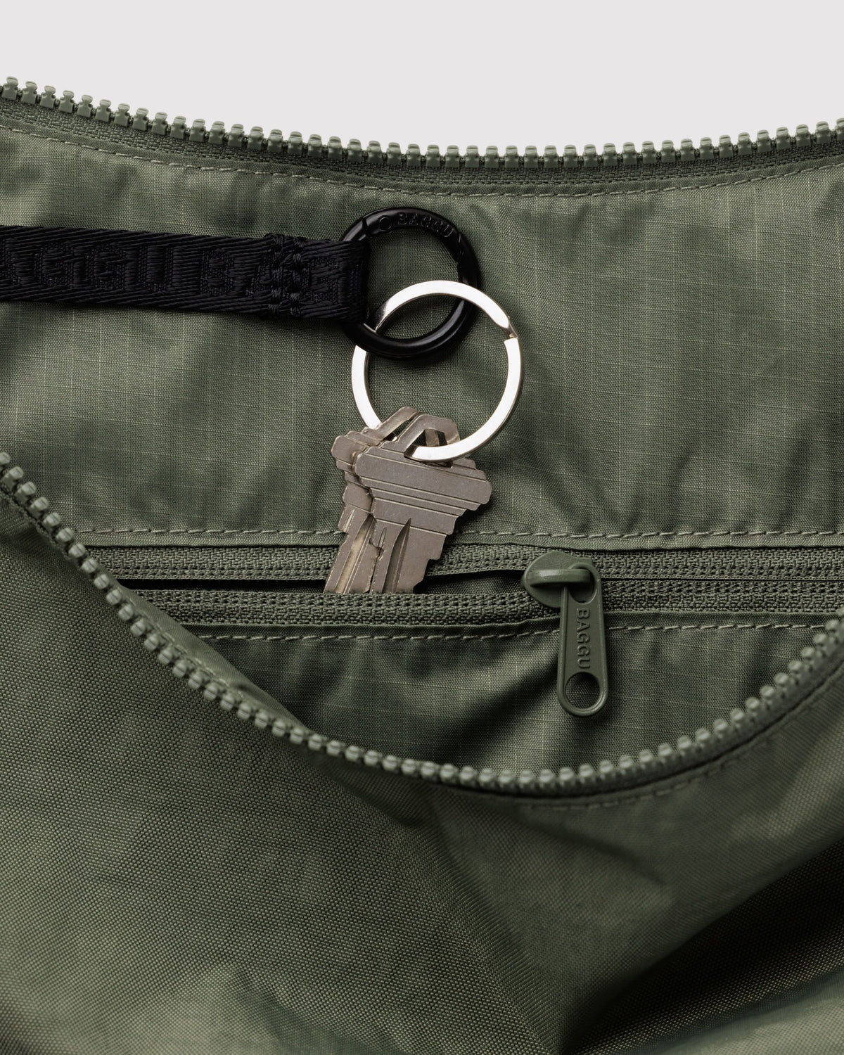 LARGE NYLON CRESCENT BAG - US 3787
