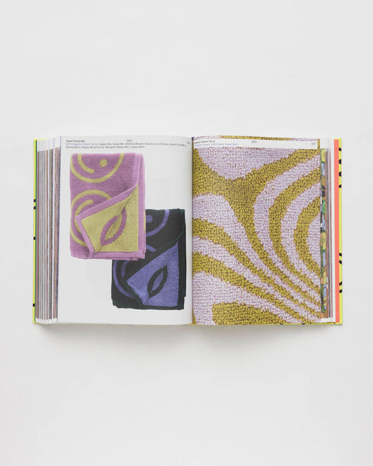 HOLD EVERYTHING: 15 YEARS OF BAGGU - US 8834