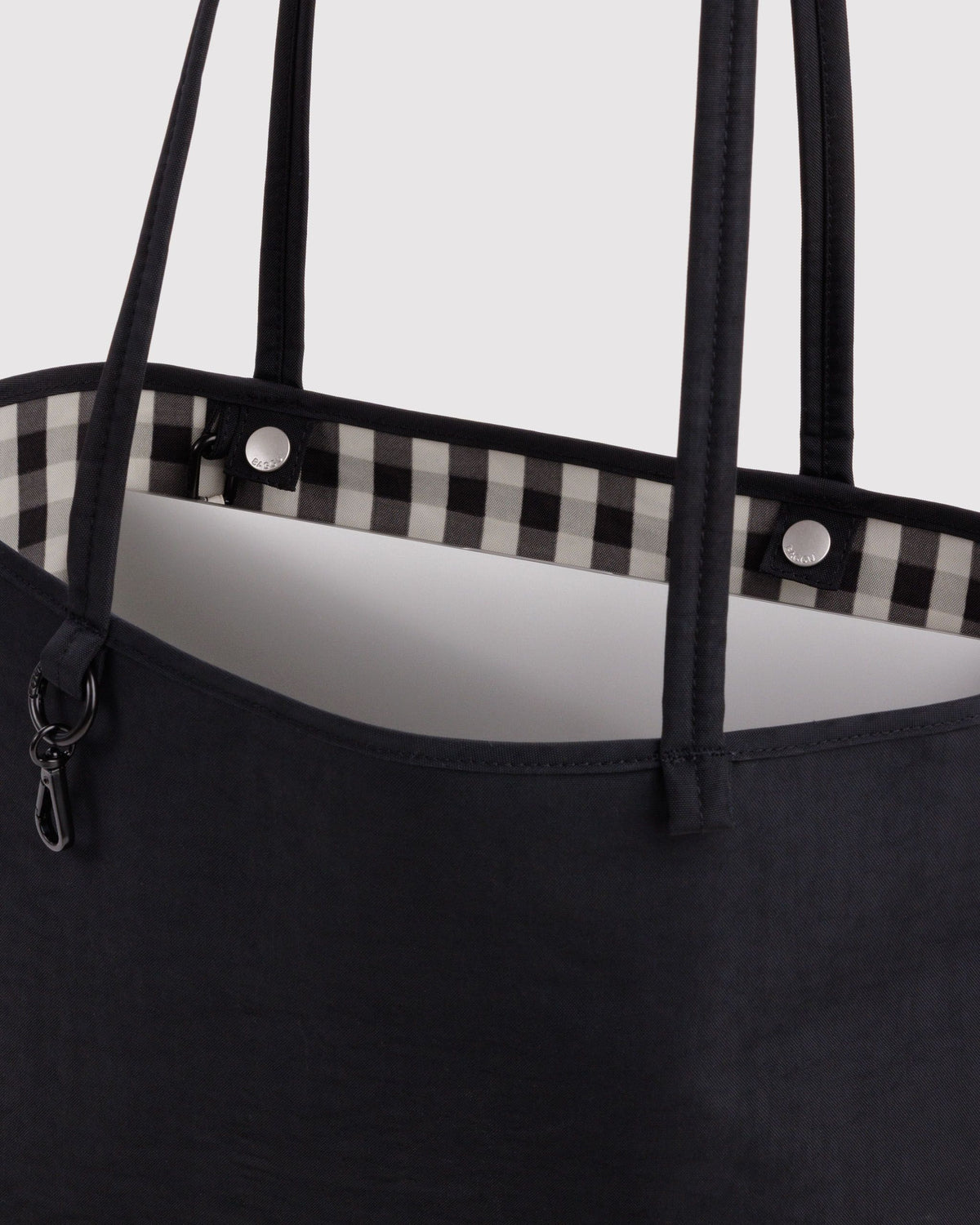 MEDIUM NYLON REVERSIBLE TOTE - US 3556