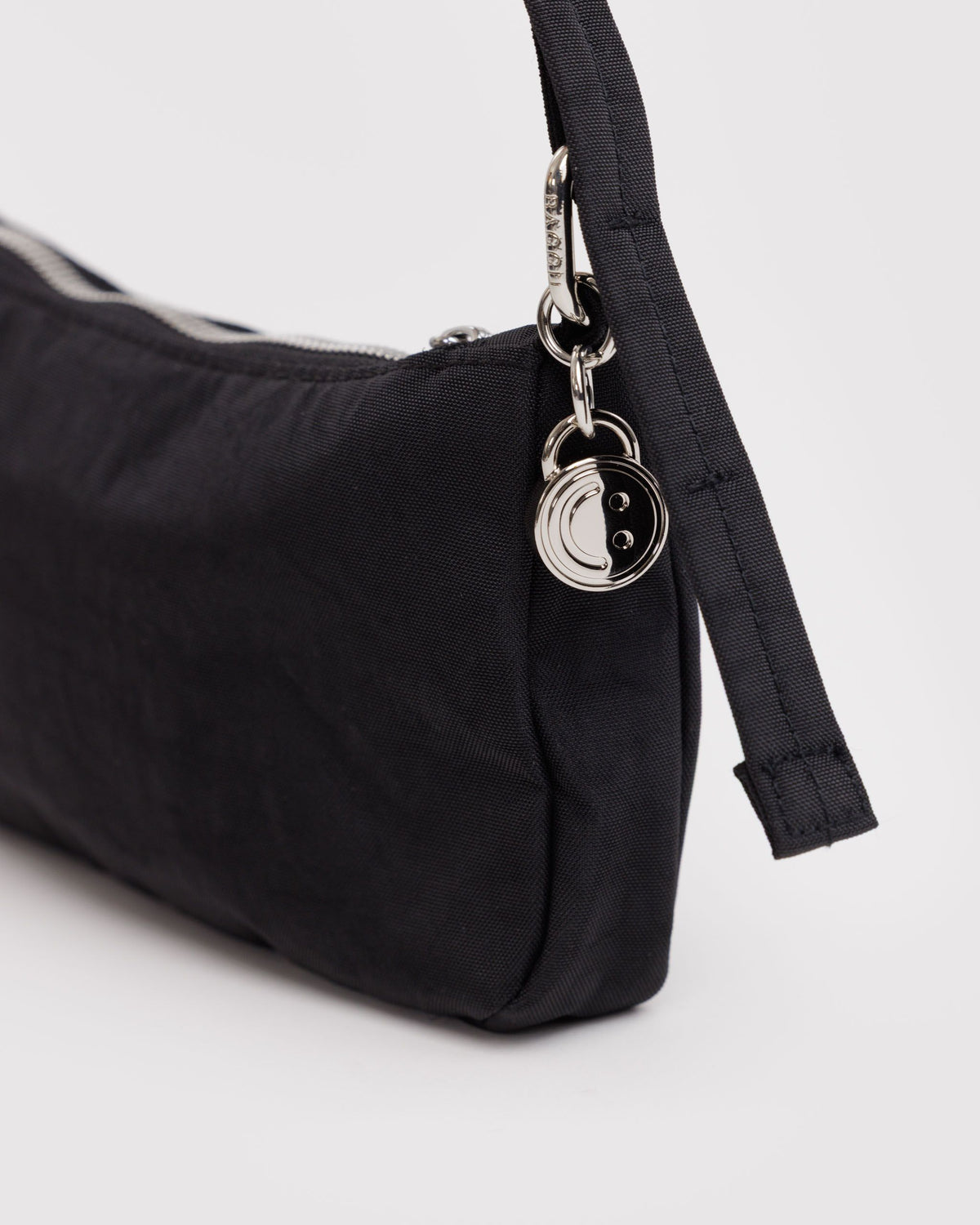 NYLON POCHETTE - US 5807