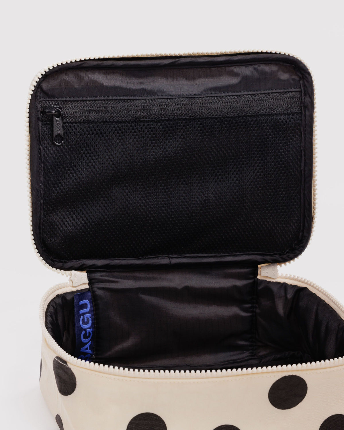 SMALL COSMETIC CASE - US 2420