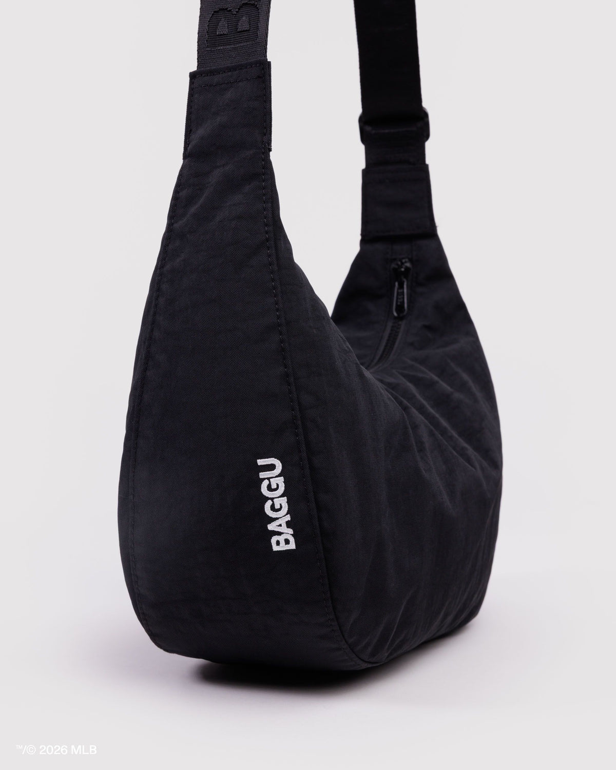 MEDIUM NYLON CRESCENT BAG - US 4262