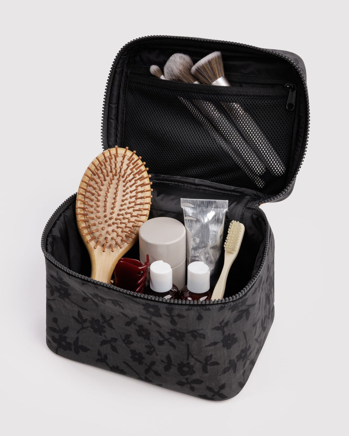 LARGE COSMETIC CASE - US 7544