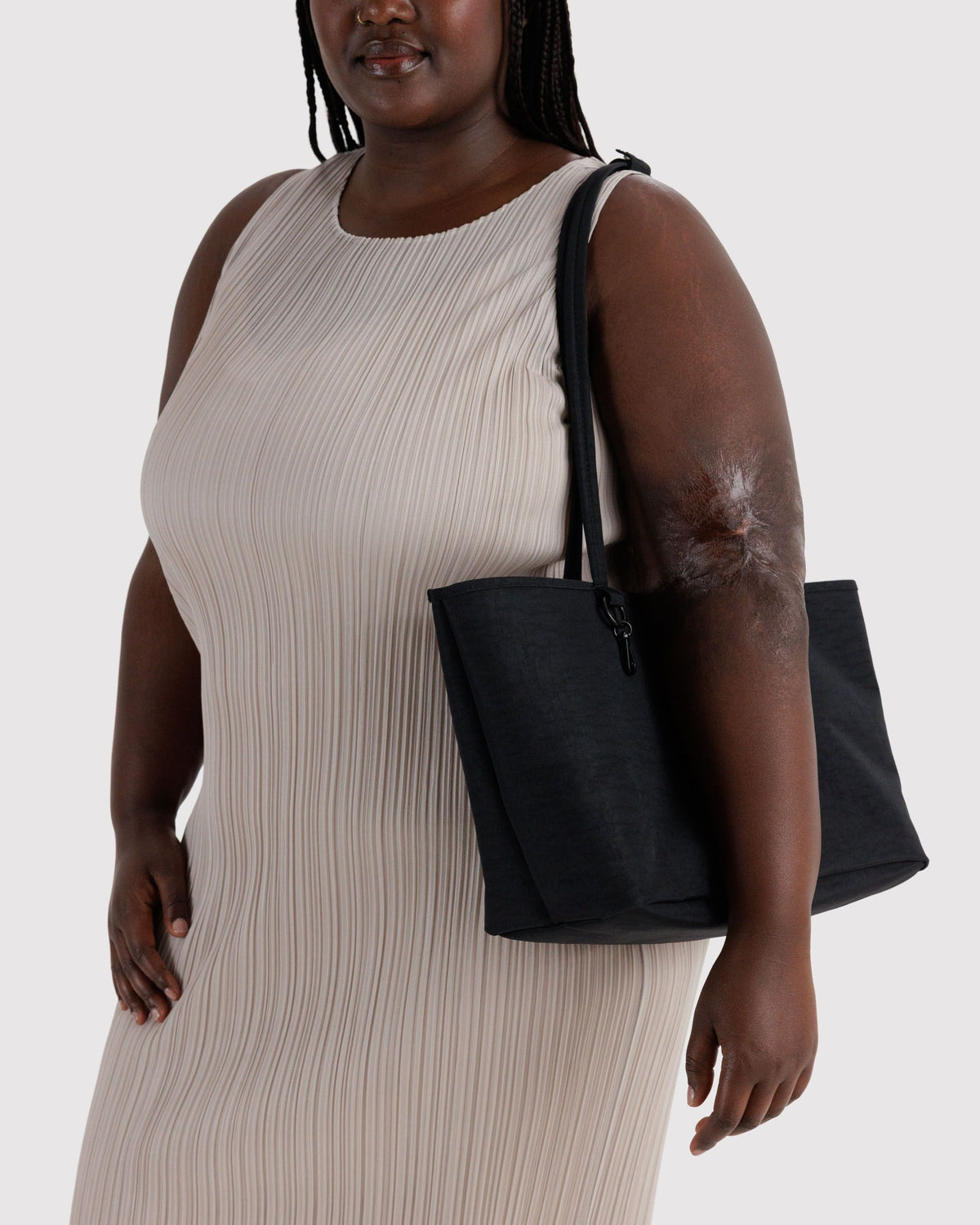 MEDIUM NYLON REVERSIBLE TOTE - US 3556