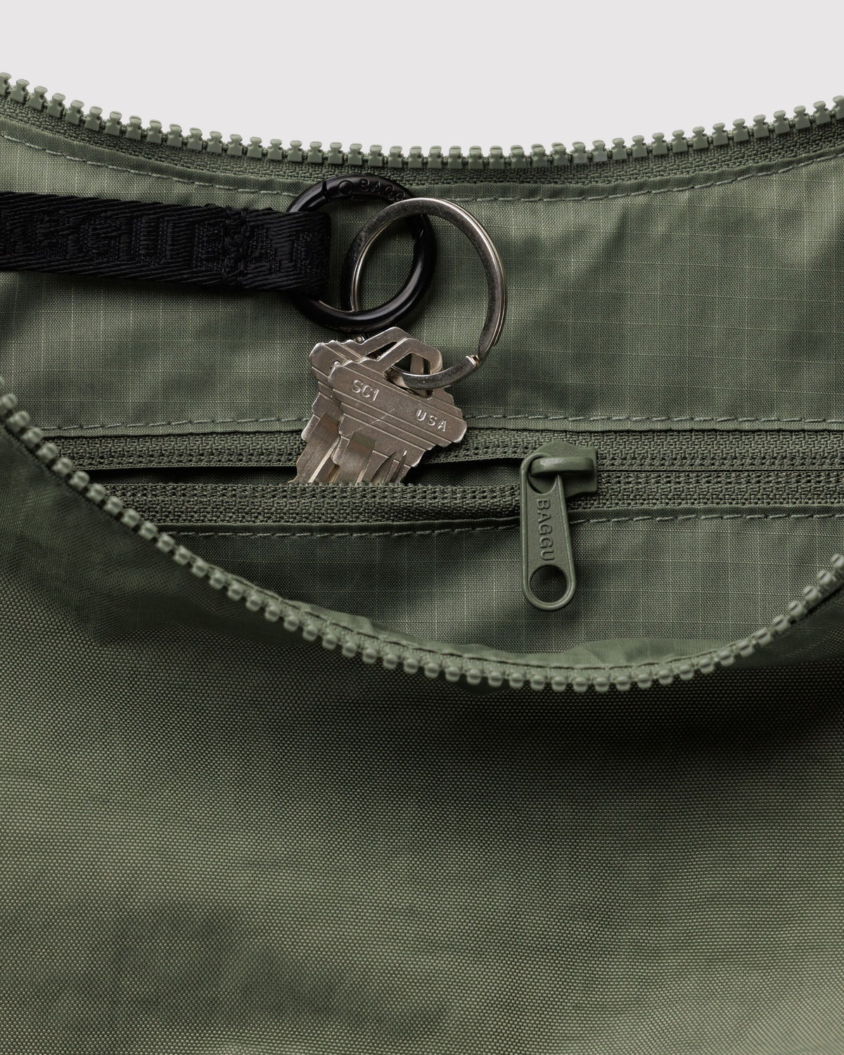 MEDIUM NYLON CRESCENT BAG - US 3539