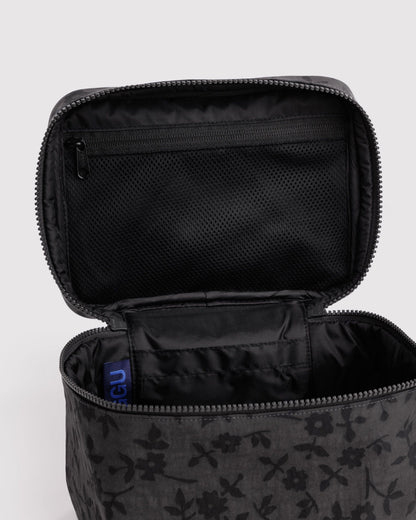 LARGE COSMETIC CASE - US 7544