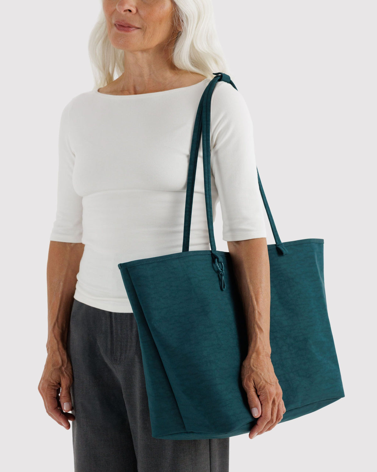 LARGE NYLON REVERSIBLE TOTE - US 8848