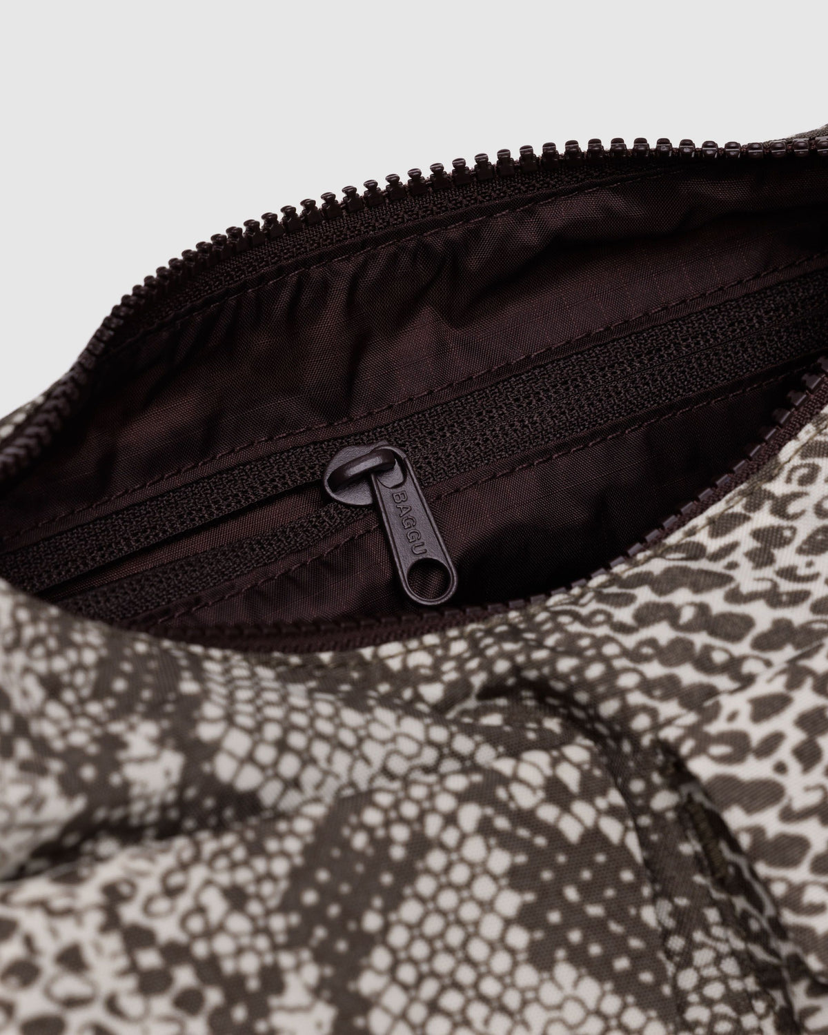 CARGO SHOULDER BAG - US 1029