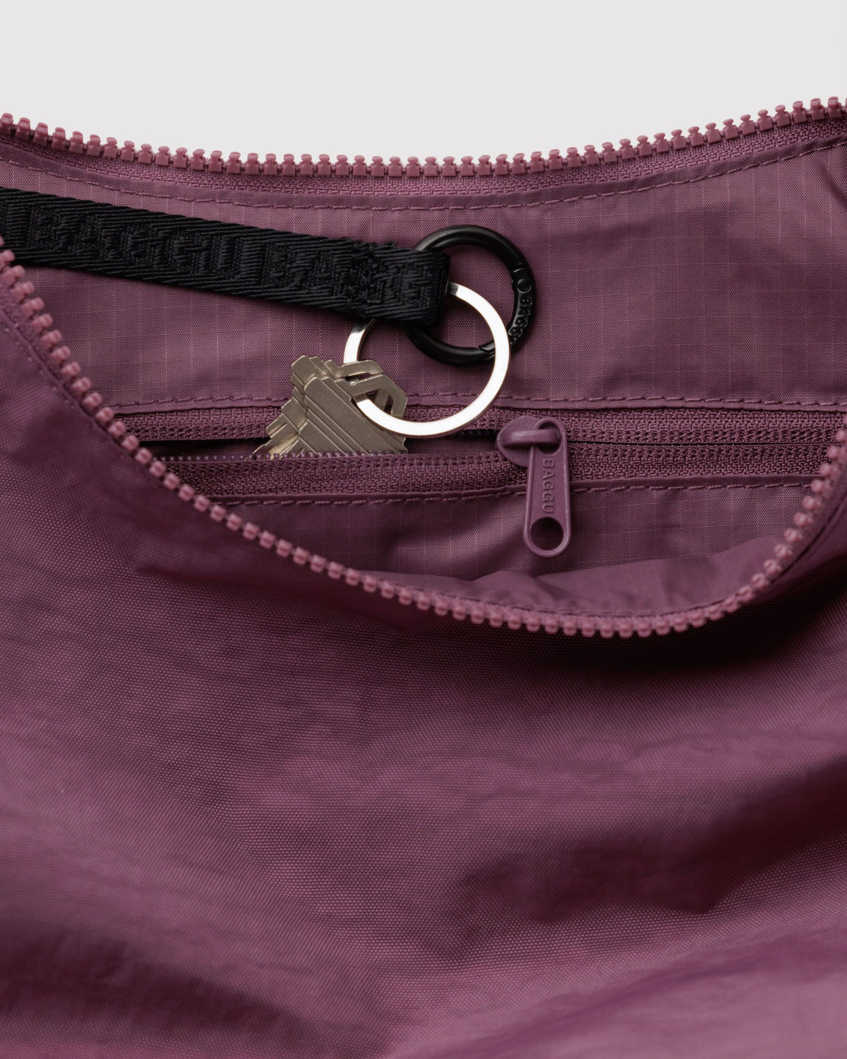 MEDIUM NYLON CRESCENT BAG - US 9880
