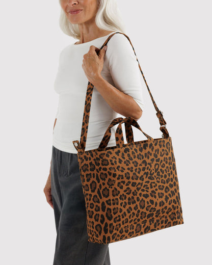 HORIZONTAL ZIP DUCK BAG - US 7155