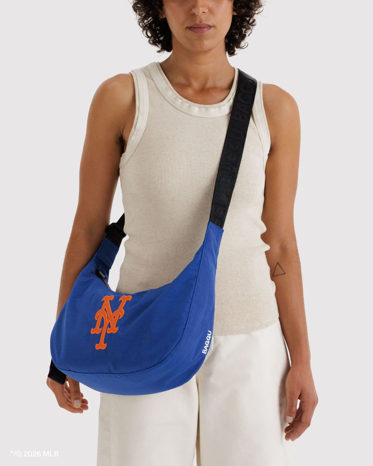 MEDIUM NYLON CRESCENT BAG - US 5489