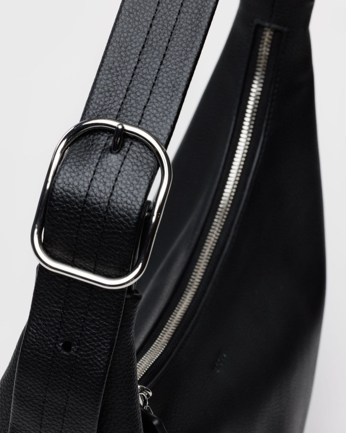 RECYCLED LEATHER SHOULDER BAG - US 3071