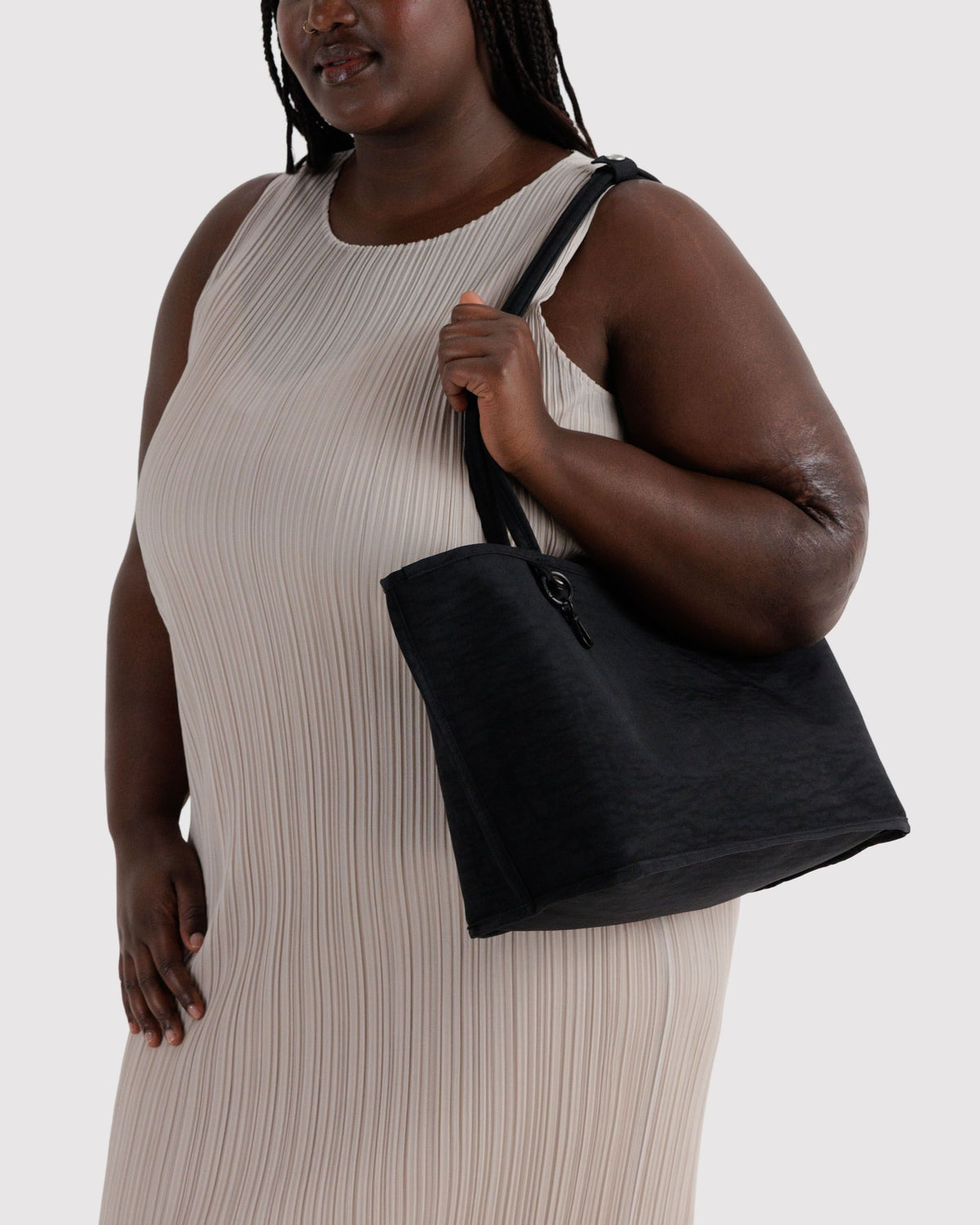 MEDIUM NYLON REVERSIBLE TOTE - US 6805