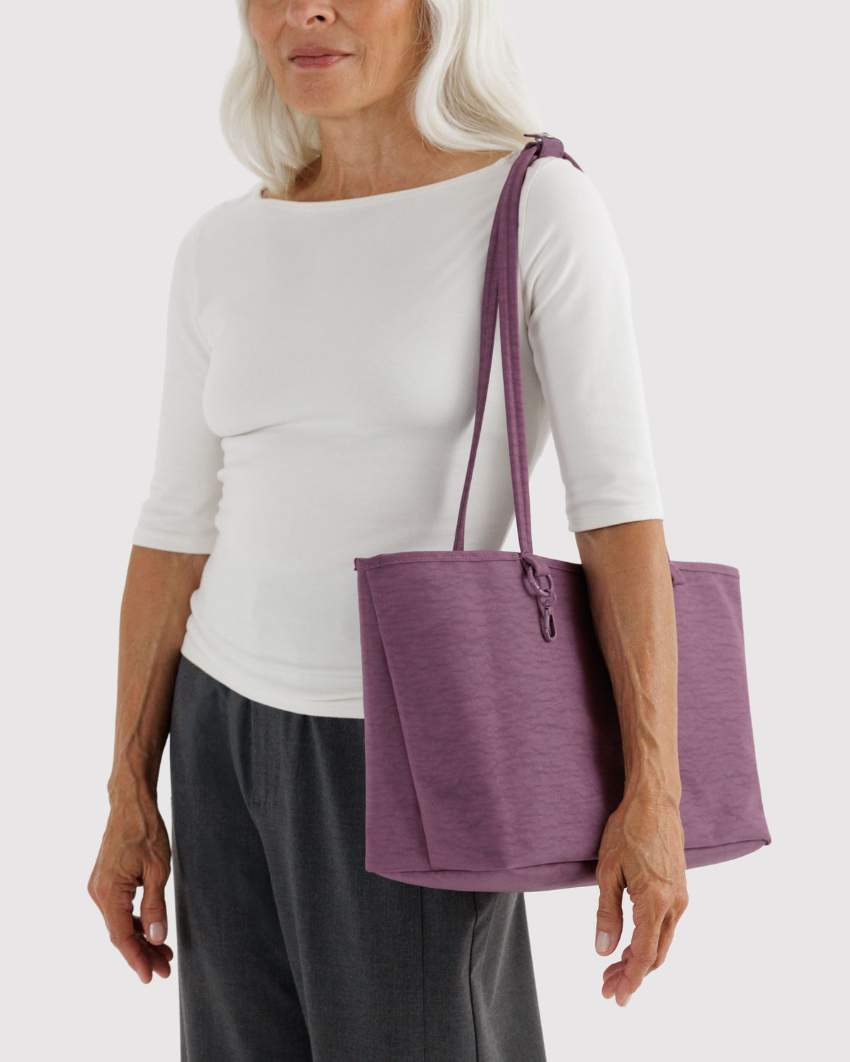 MEDIUM NYLON REVERSIBLE TOTE - US 9228