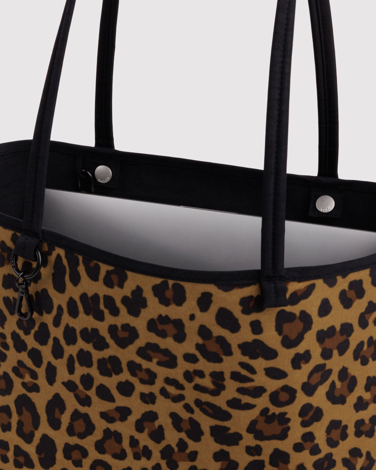 MEDIUM NYLON REVERSIBLE TOTE - US 6805
