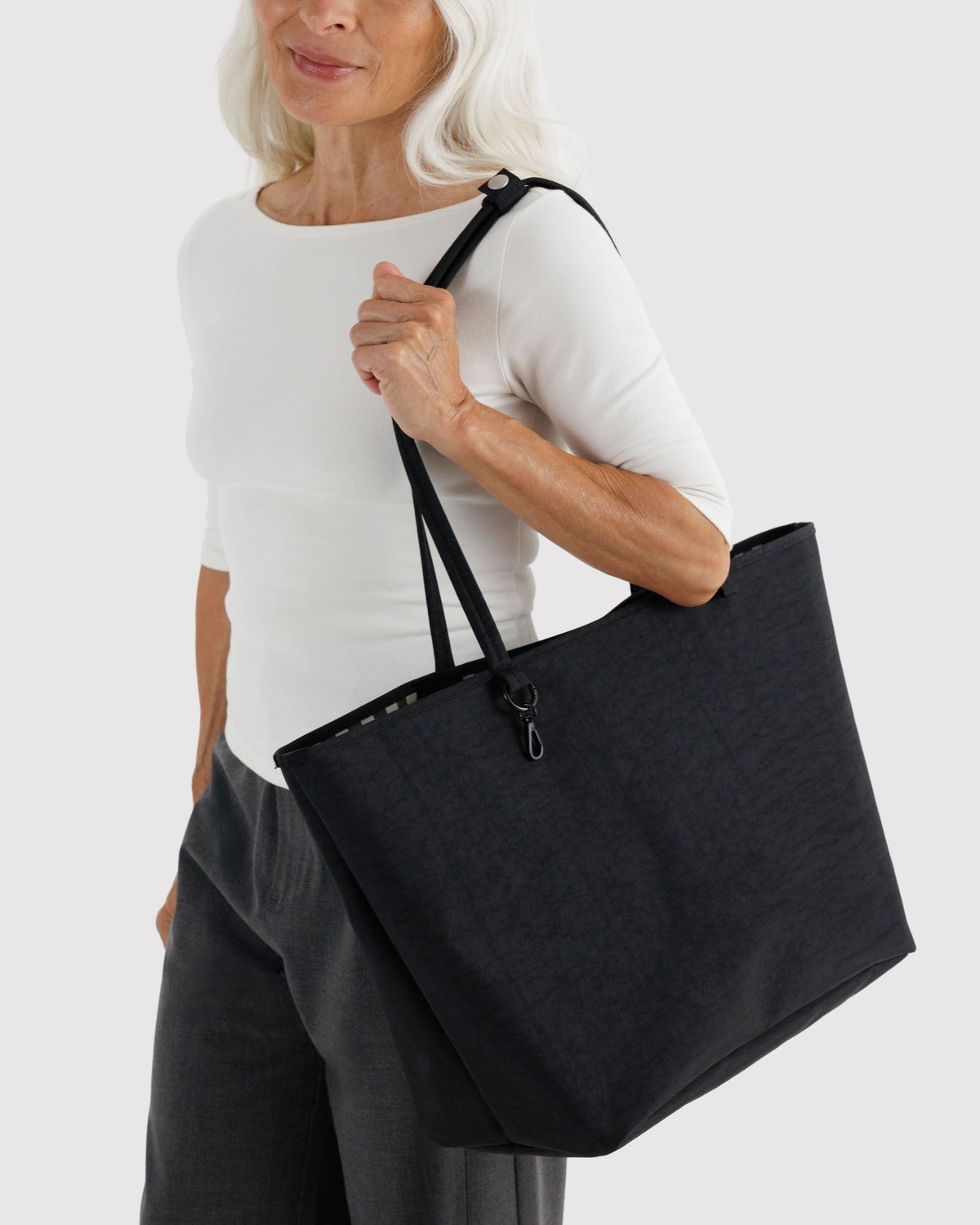 LARGE NYLON REVERSIBLE TOTE - US 4951